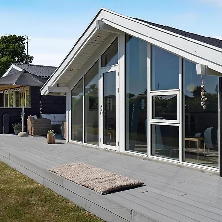 5 Bedroom Beautiful In בית נופש