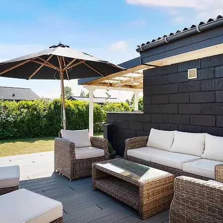 5 Bedroom Beautiful In בית נופש