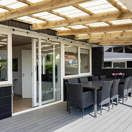 בית נופש 5 Bedroom Beautiful In *