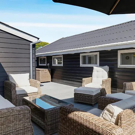 5 Bedroom Beautiful In בית נופש יולסמינדה