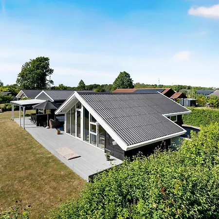 בית נופש 5 Bedroom Beautiful In