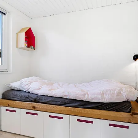 בית נופש 5 Bedroom Beautiful In יולסמינדה