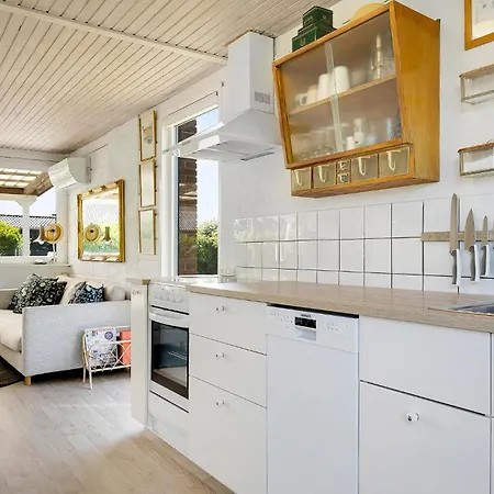 בית נופש 5 Bedroom Beautiful In *