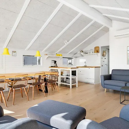 5 Bedroom Beautiful In בית נופש *