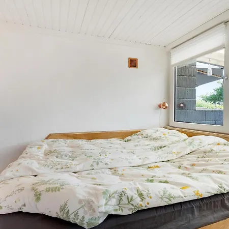 5 Bedroom Beautiful In Holiday home *