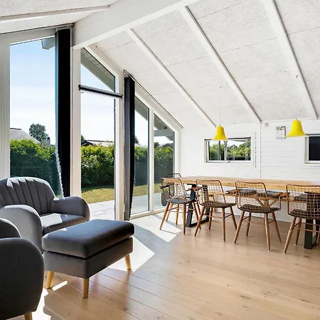 5 Bedroom Beautiful In Holiday home Juelsminde (Hedensted)