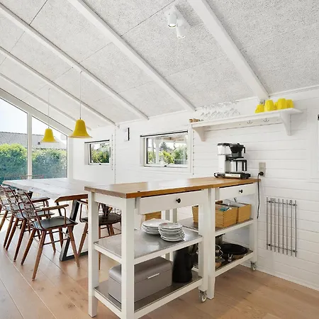 5 Bedroom Beautiful In בית נופש יולסמינדה