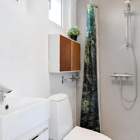 5 Bedroom Beautiful In בית נופש יולסמינדה