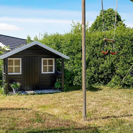 5 Bedroom Beautiful In בית נופש