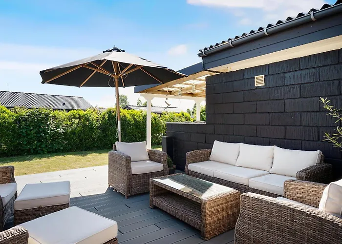 5 Bedroom Beautiful In Holiday home
